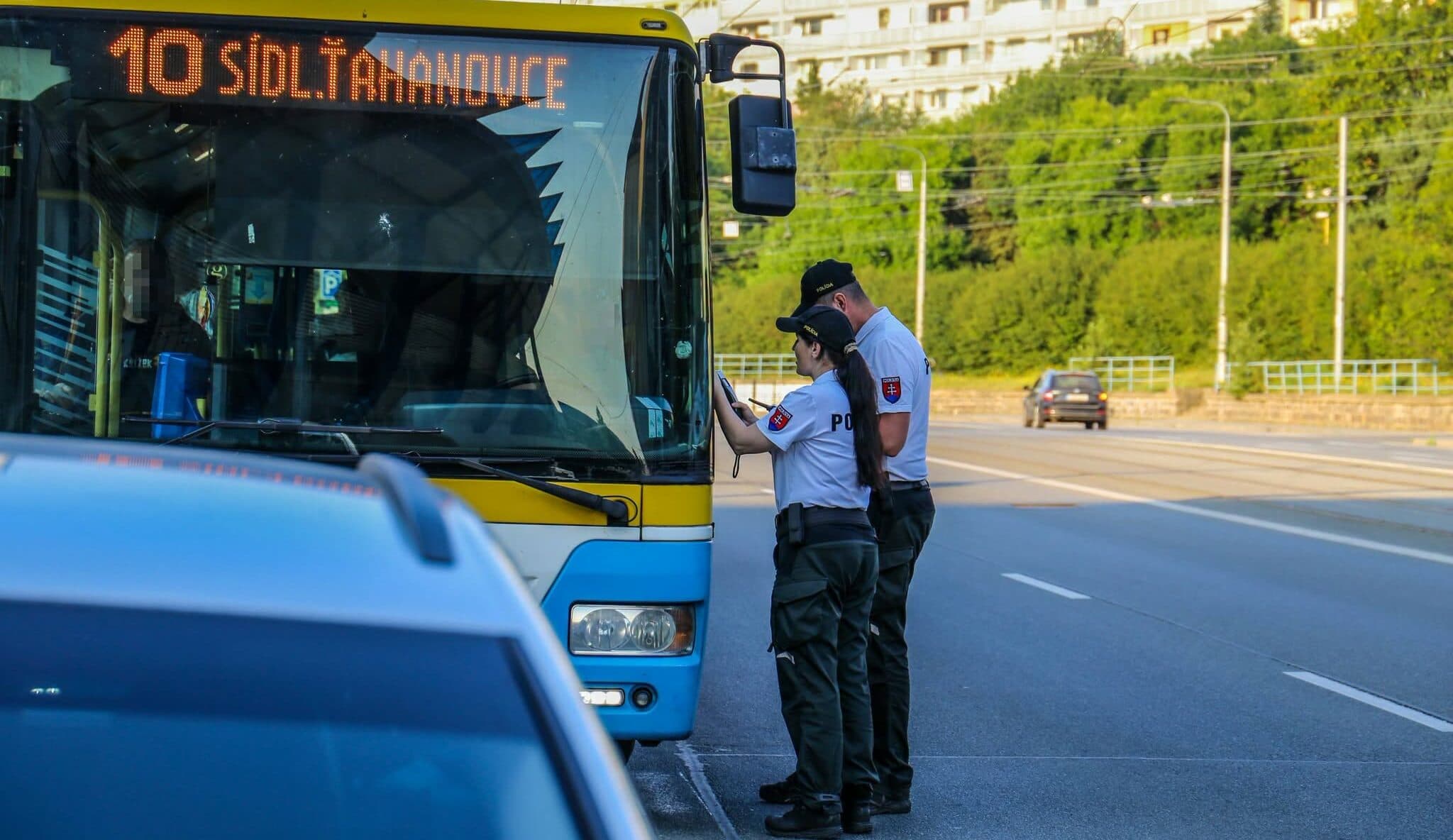 Fotografia k článku Polícia v Košickom kraji si posvietila na autobusy, jeden z vodičov viezol ľudí opitý