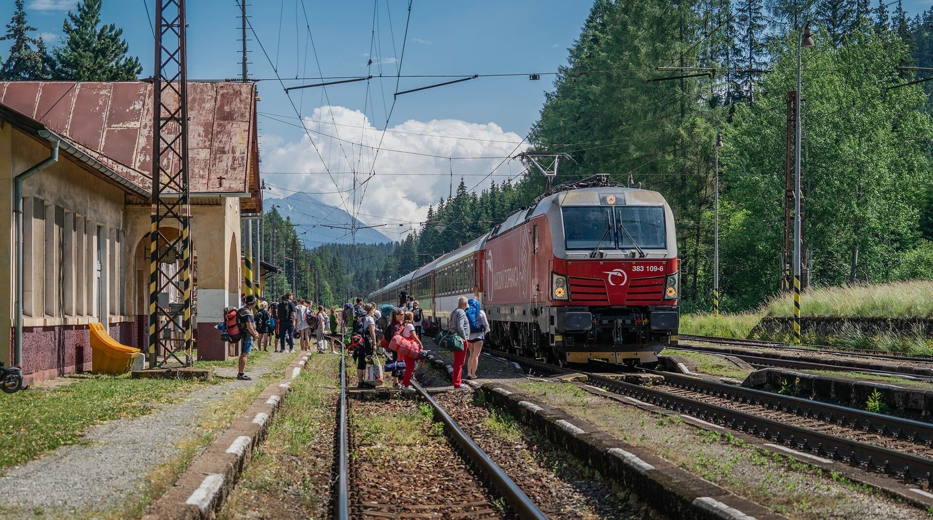 Fotografia k článku ZSSK mimoriadne zastaví vybrané expresy vo Východnej pre návštevníkov folklórneho festivalu