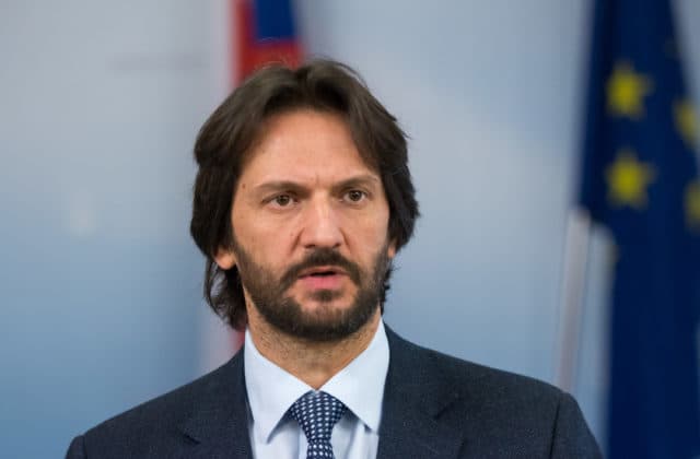 Štátny rozpočet vysiela do samospráv signály, že budú aj naďalej sponzorovať štát, tvrdí Kaliňák