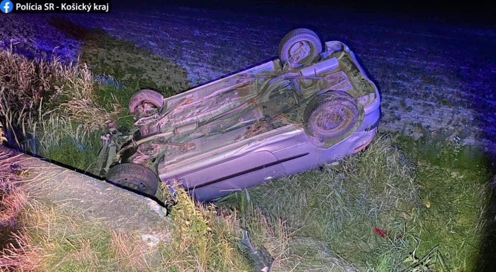 Osemnásťročný vodič prišiel o nový vodičský preukaz. Šoféroval opitý (foto)