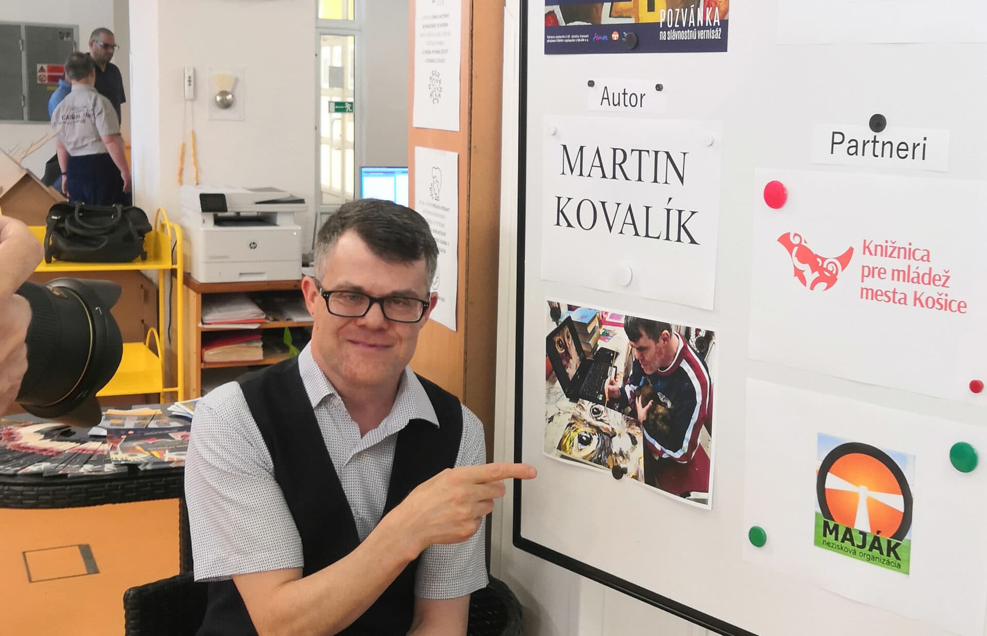 Knižnica predstavila diela hendikepovaného umelca Martina Kovalíka