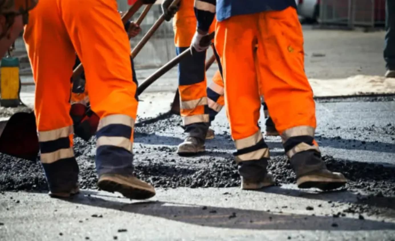 Rekonštrukcia cesty na Duklianskej ulici sa predĺžila o viac ako mesiac