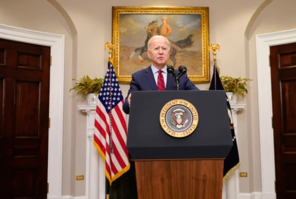 USA dokončia evakuácie z Kábulu napriek útoku, zaviazal sa Biden