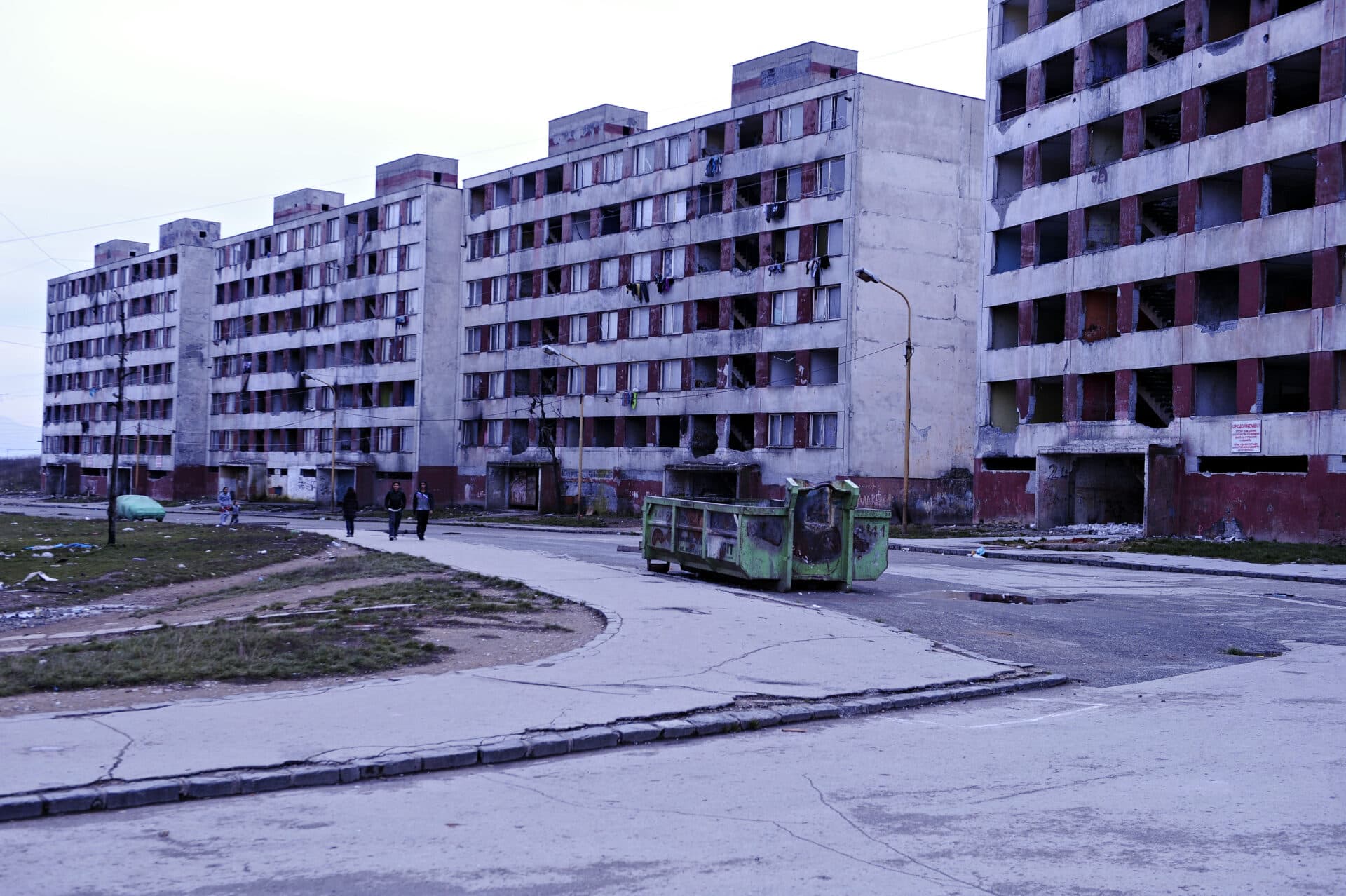 Na košickom Luníku IX upravujú cesty, chodníky i fasády