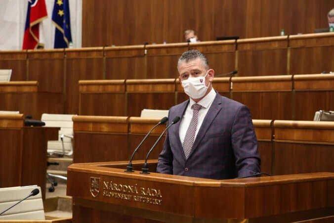 Schôdza k odvolávaniu Mikulca z funkcie bude v septembri