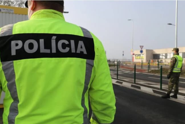 Polícia zadržala troch cudzincov, hranice prekročili neoprávnene