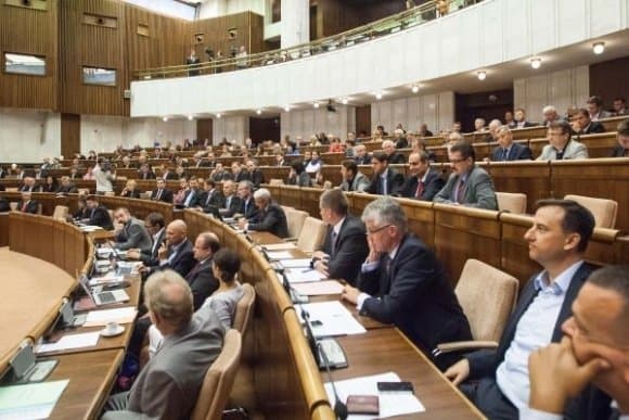 Vznik komisie na kontrolu odpočúvania sa odkladá