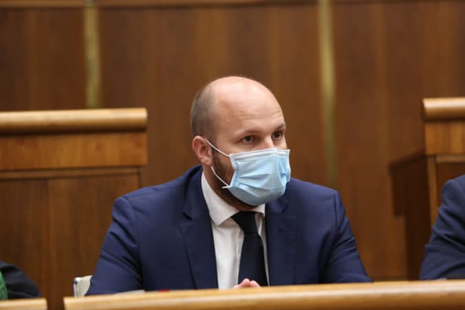 Ľudia by mali dať najavo, že extrémizmus a radikalizmus v demokratickej spoločnosti nemá miesto, tvrdí Naď