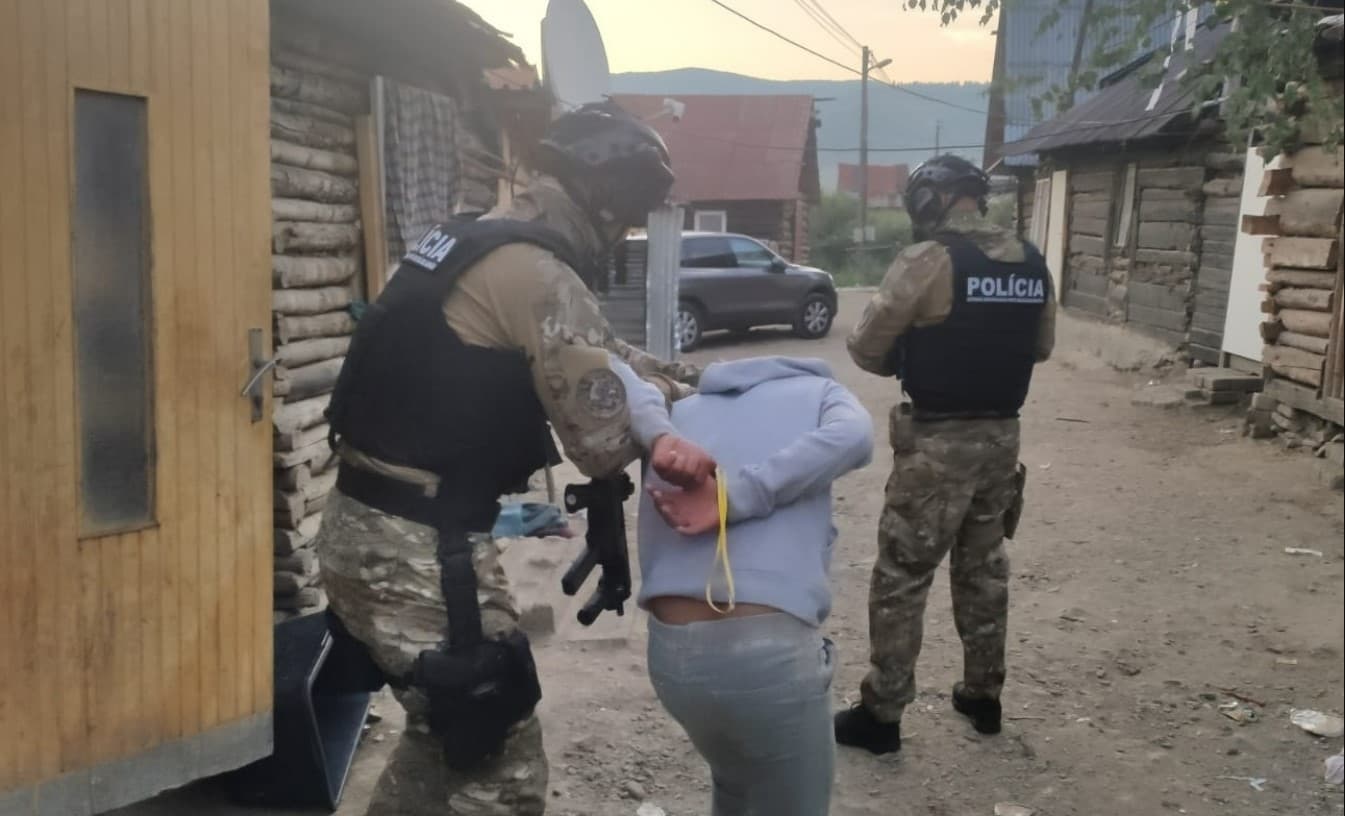 Polícia SR v spolupráci s rakúskou a nemeckou políciou rozložili desaťčlennú organizovanú skupinu prevádzačov