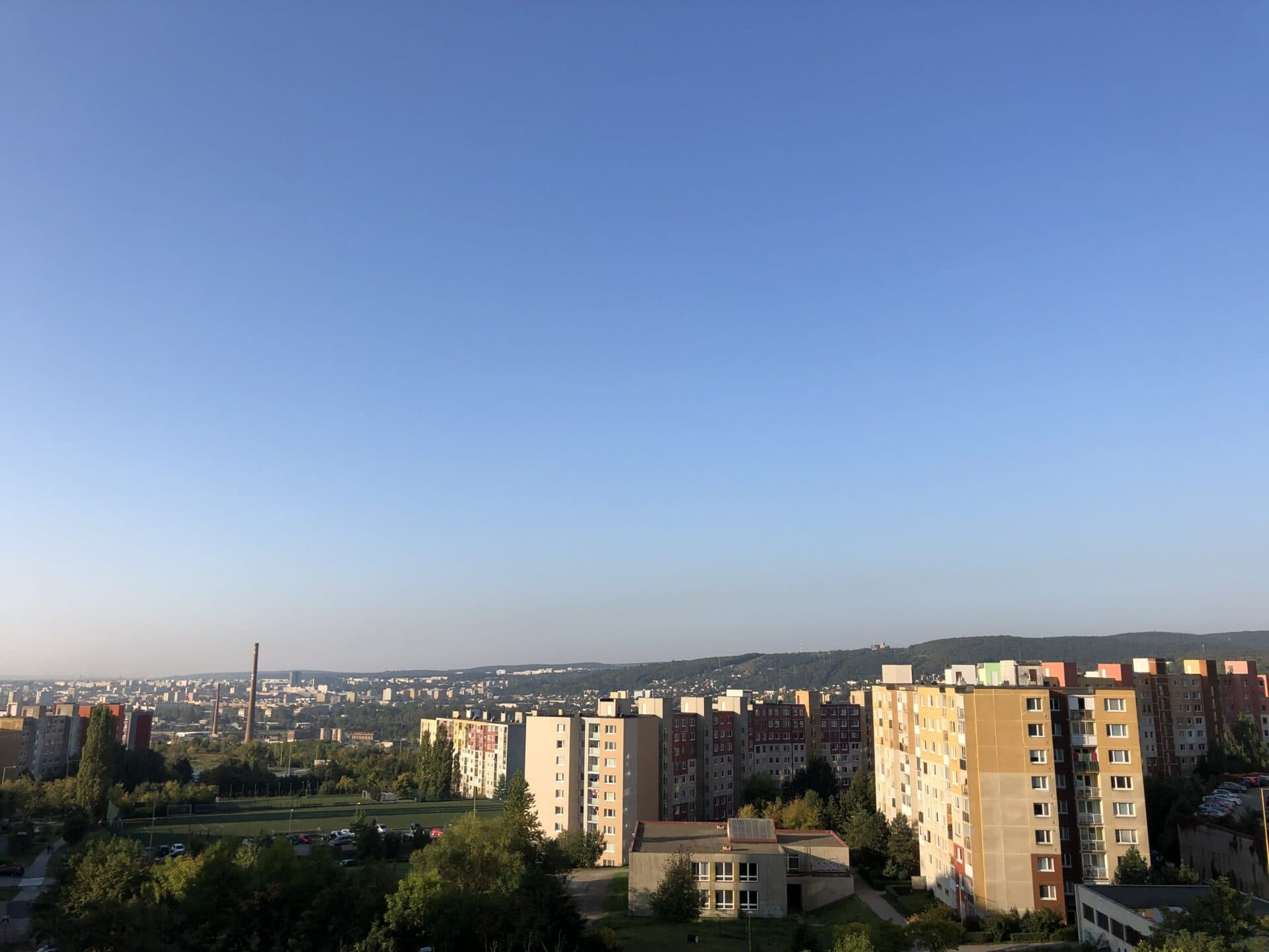 Meteorológovia varujú pred vysokými teplotami i búrkami
