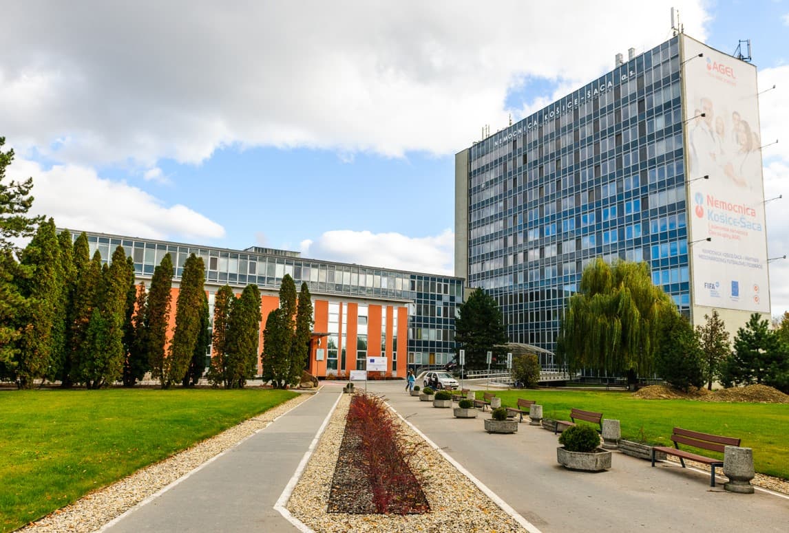 V Nemocnici Košice-Šaca je deväť pacientov na kyslíkovej liečbe a jeden na pľúcnej ventilácii