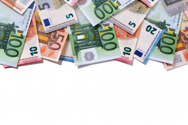 Prvé 100-eurové prídavky na deti do 18 rokov vyplatia úrady práce už v tomto týždni