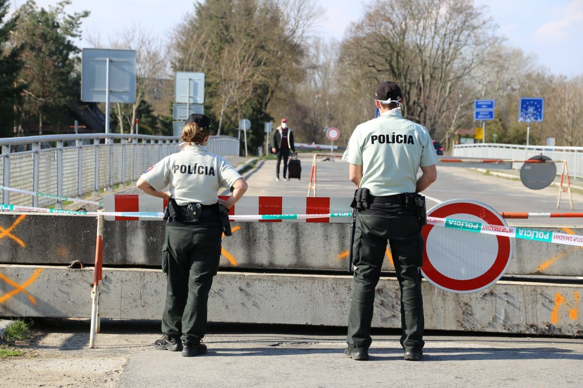 Od stredy sa sprísňuje režim pri vstupe na Slovensko z rizikových krajín