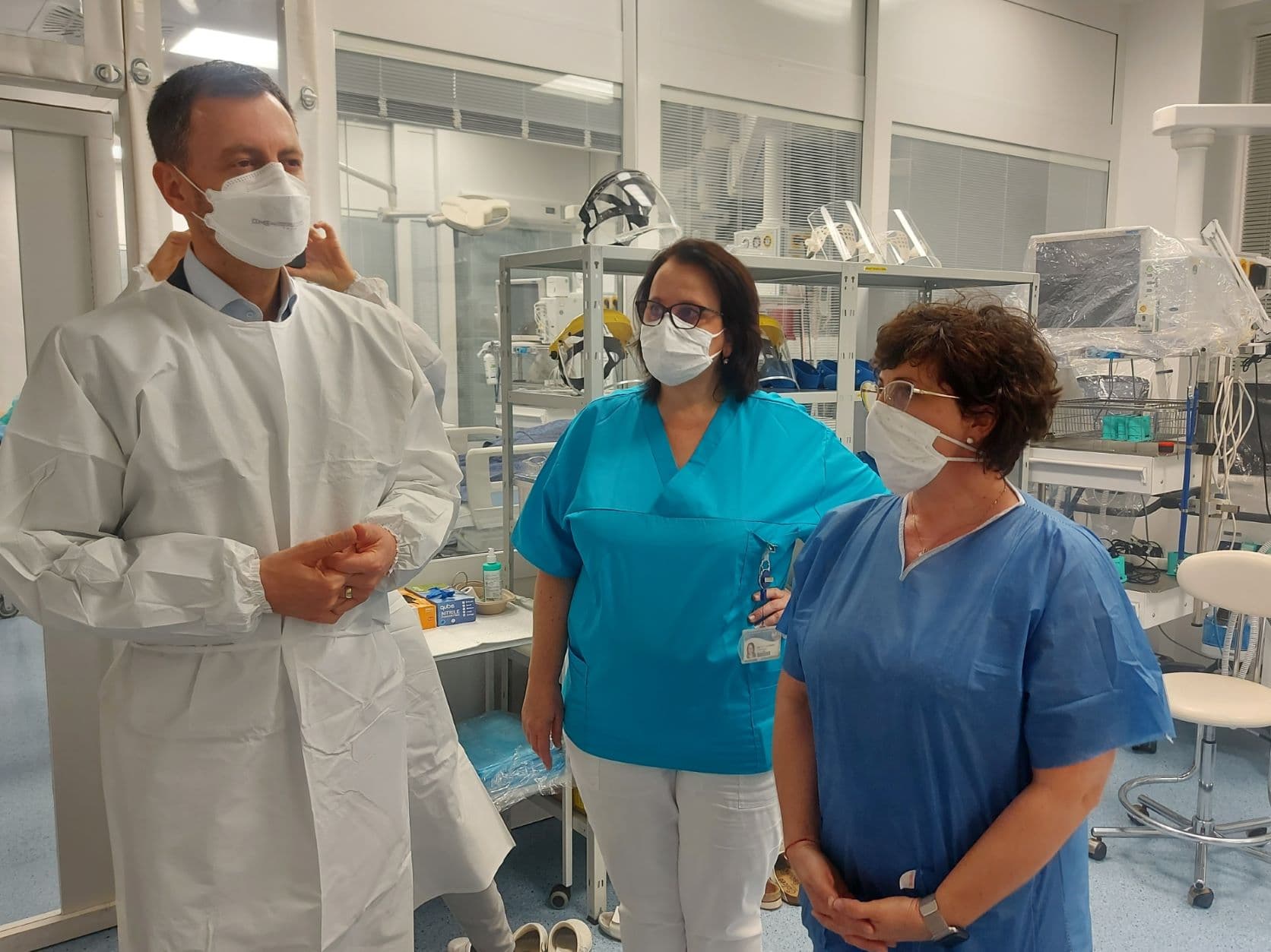 Eduard Heger navštívil najvyťaženejšiu covidovú nemocnicu, UNLP
