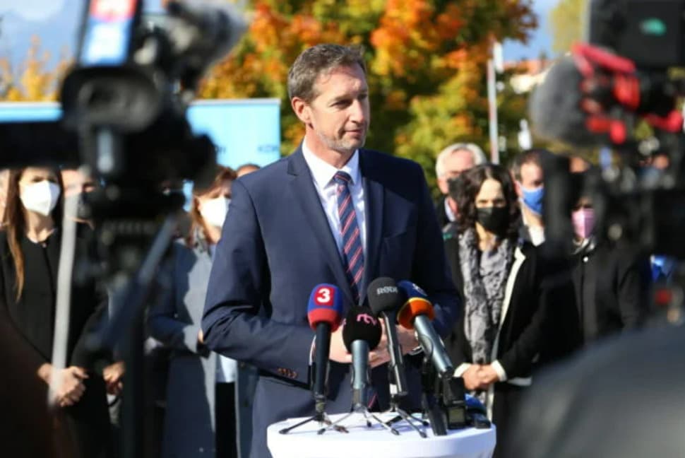 Dva mesiace sa vládna štvorka zaoberá vlastnými problémami a zanedbáva vládnutie, tvrdí KDH