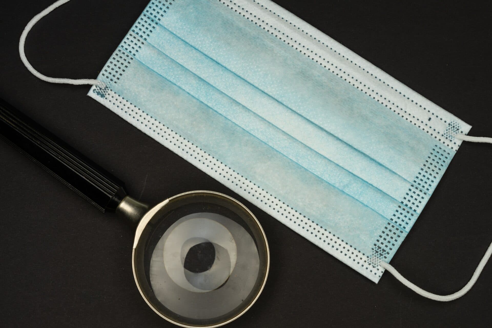 Komora lekárov odsudzuje falšovanie potvrdení, zároveň však žiada úrady o odpovede na niektoré otázky