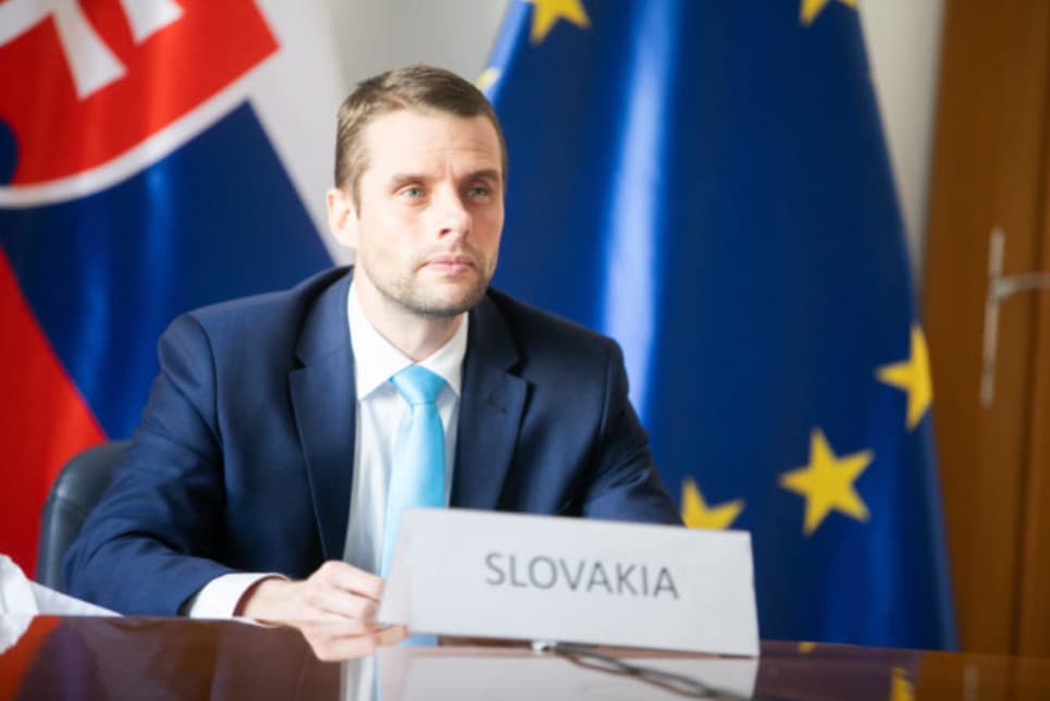Prístup Grécka k očkovaniu by mohol byť podľa štátneho tajomníka vzorom pre Slovensko