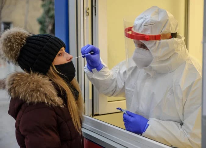 PCR testy vo štvrtok odhalili viac ako 15-tisíc nakazených