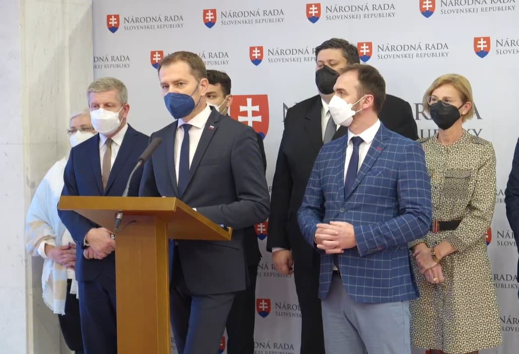 Poslanci schválili odmeny pre seniorov. Nie všetci zaočkovaní nad 60 rokov však túto odmenu dostanú