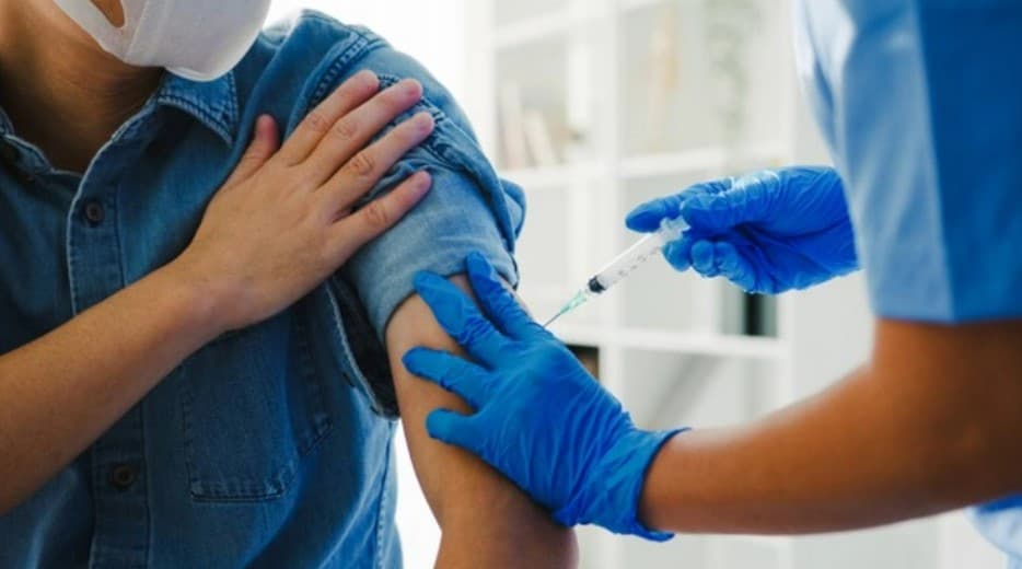 Posilňujúce dávky vakcín sú podľa odborníkov z WHO potrebné