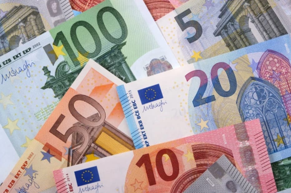Vláda má v stredu rokovať o jednorazovom zvýšení prídavku na dieťa na 100 eur