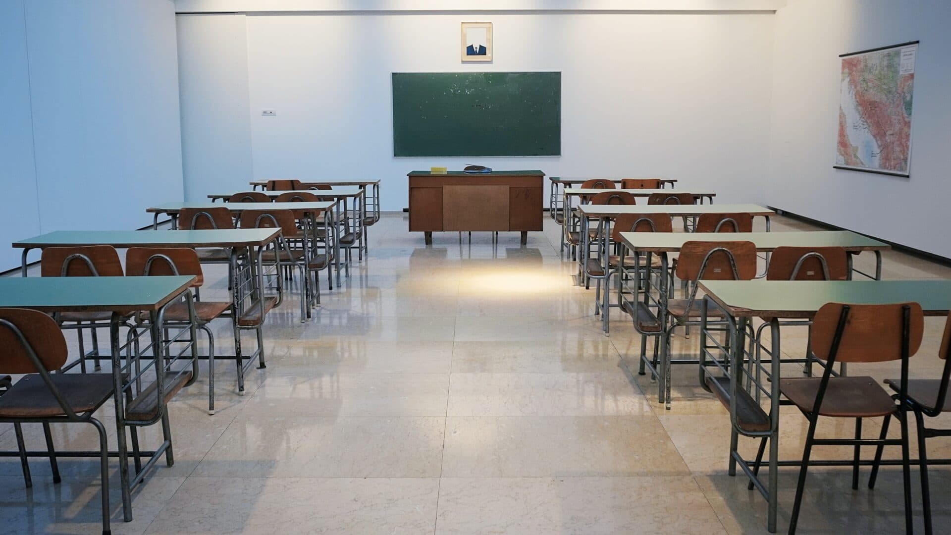 Slováci uprednostňujú otvorené školy aj pri zhoršujúcej sa situácii