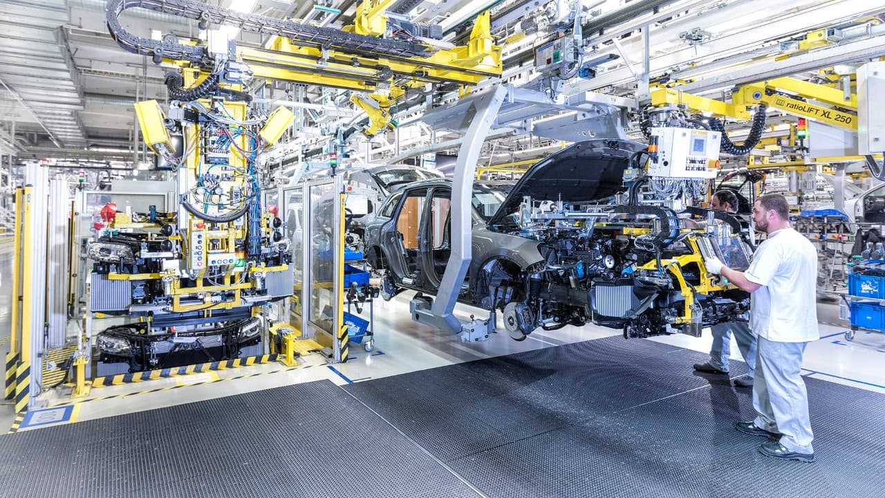 Vojenský konflikt na Ukrajine bude mať dopad aj na automobilový priemysel na Slovensku