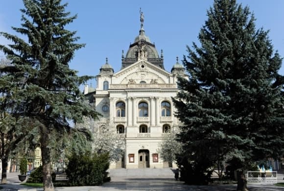 Štátne divadlo Košice odsudzuje bombový útok na divadlo v Mariupole