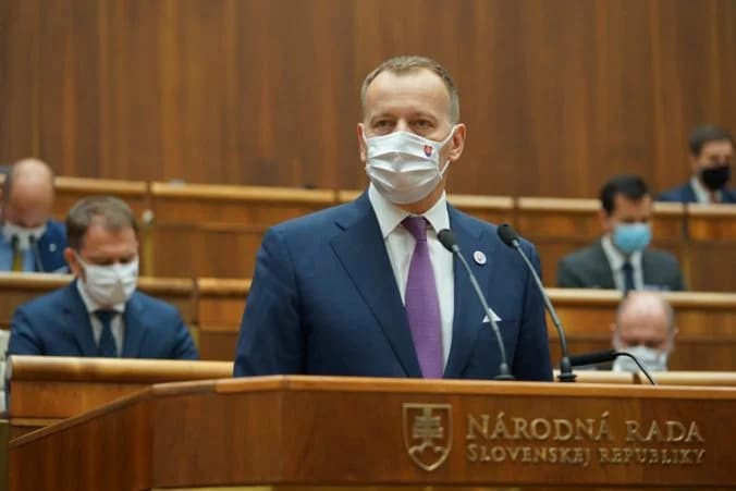 Ak sudca trikrát poruší ľudské práva, mal by byť preradený na nižší stupeň, myslí si Kollár
