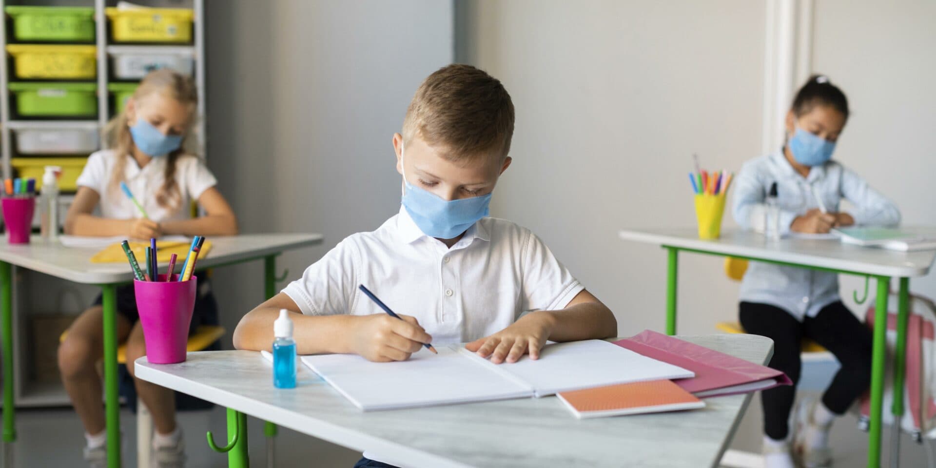 Predĺžené zimné prázdniny sa skončili, žiaci sa vracajú do škôl