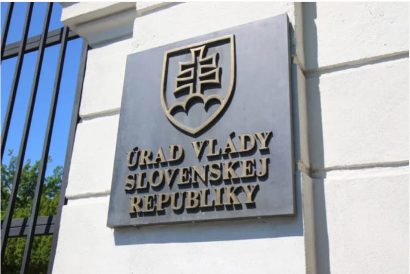 Vláda SR vyhlásila na Slovensku mimoriadnu situáciu