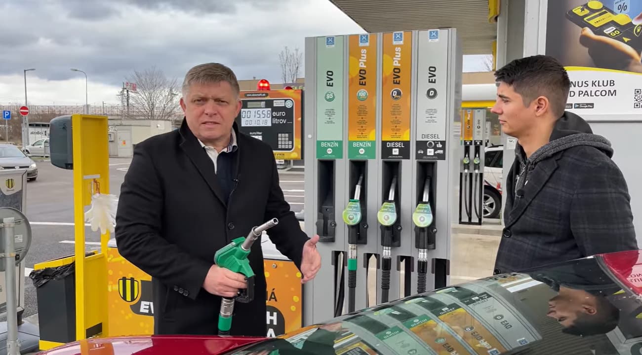 Fico poukazuje na predražené pohonné hmoty. Za jeho vlády však boli ceny ešte vyššie