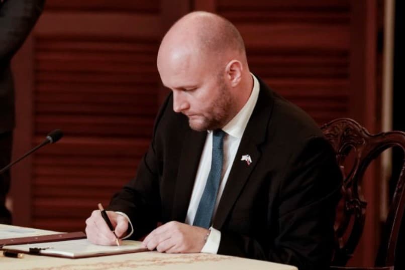 Sú jedinci, ktorí podľa ministra Naďa napriek faktom o zmluve s USA úmyselne klamú