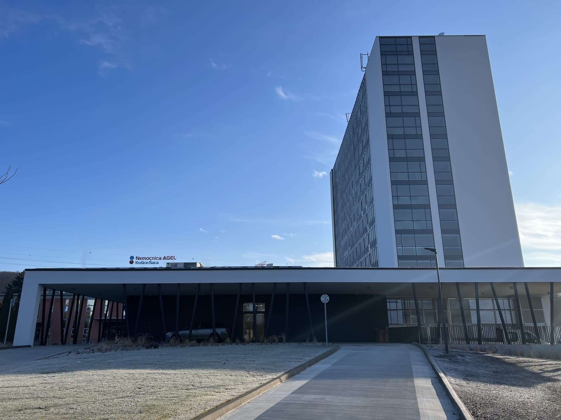 Nemocnica v Šaci spúšťa pozastavené hospitalizácie a operácie
