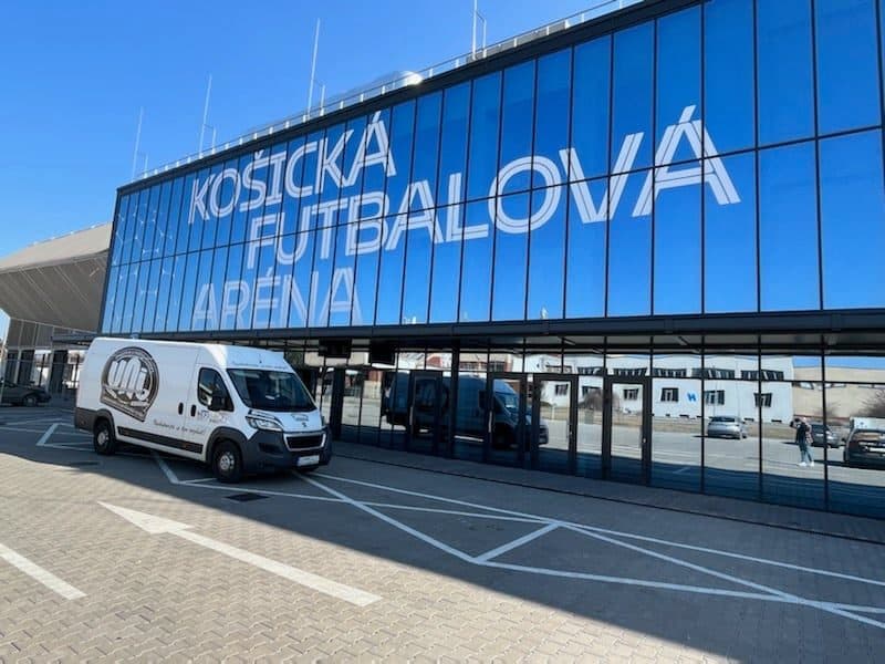 Prezentácia projektu CHLIEB PRE UKRAJINU prebehla na košickom futbalovom štadióne