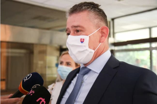Strana SMER-SD podala ďalší návrh na odvolanie Mikulca