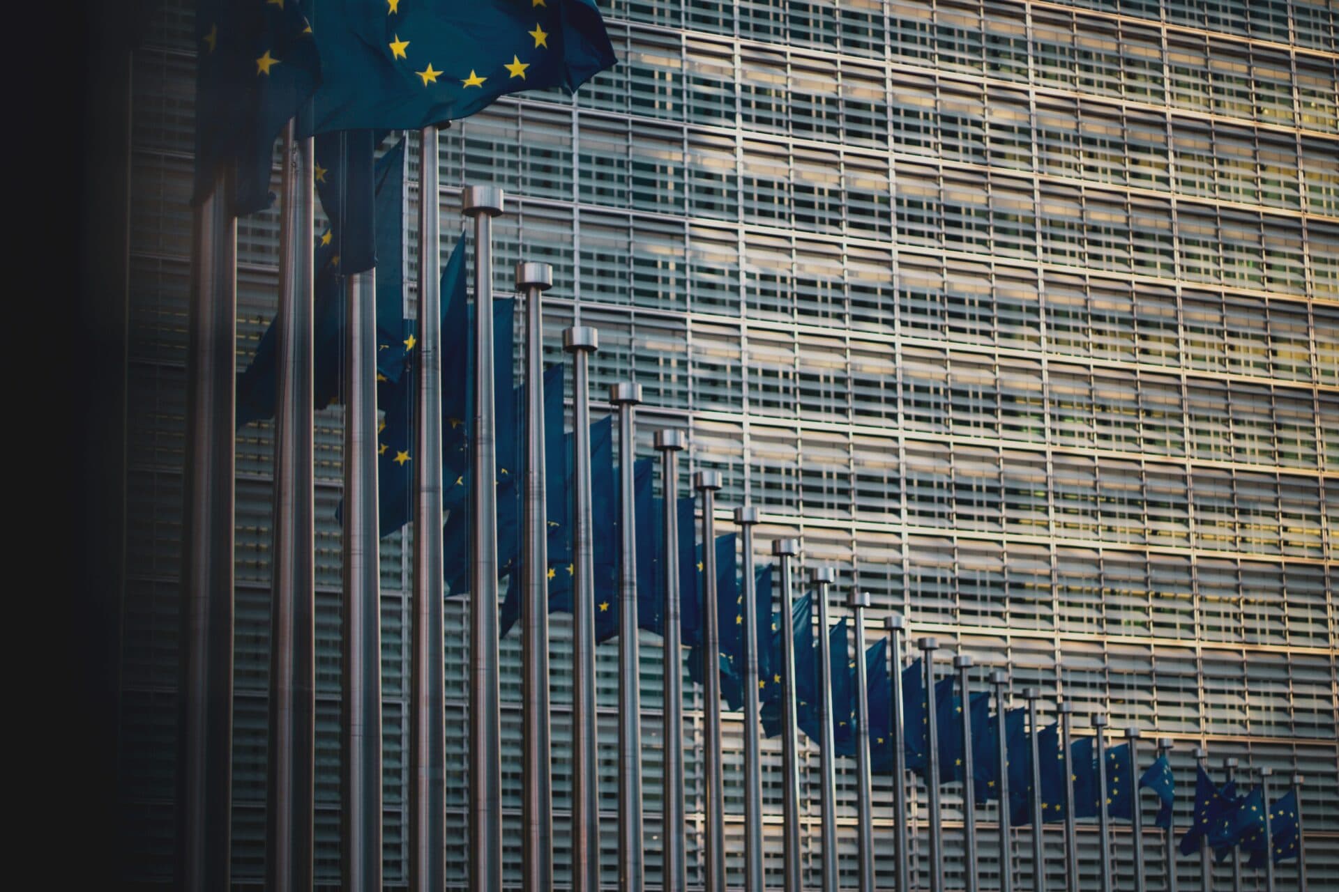 Európska únia dosiahla prelomovú dohodu o nenávistných prejavoch a dezinformáciách na internete