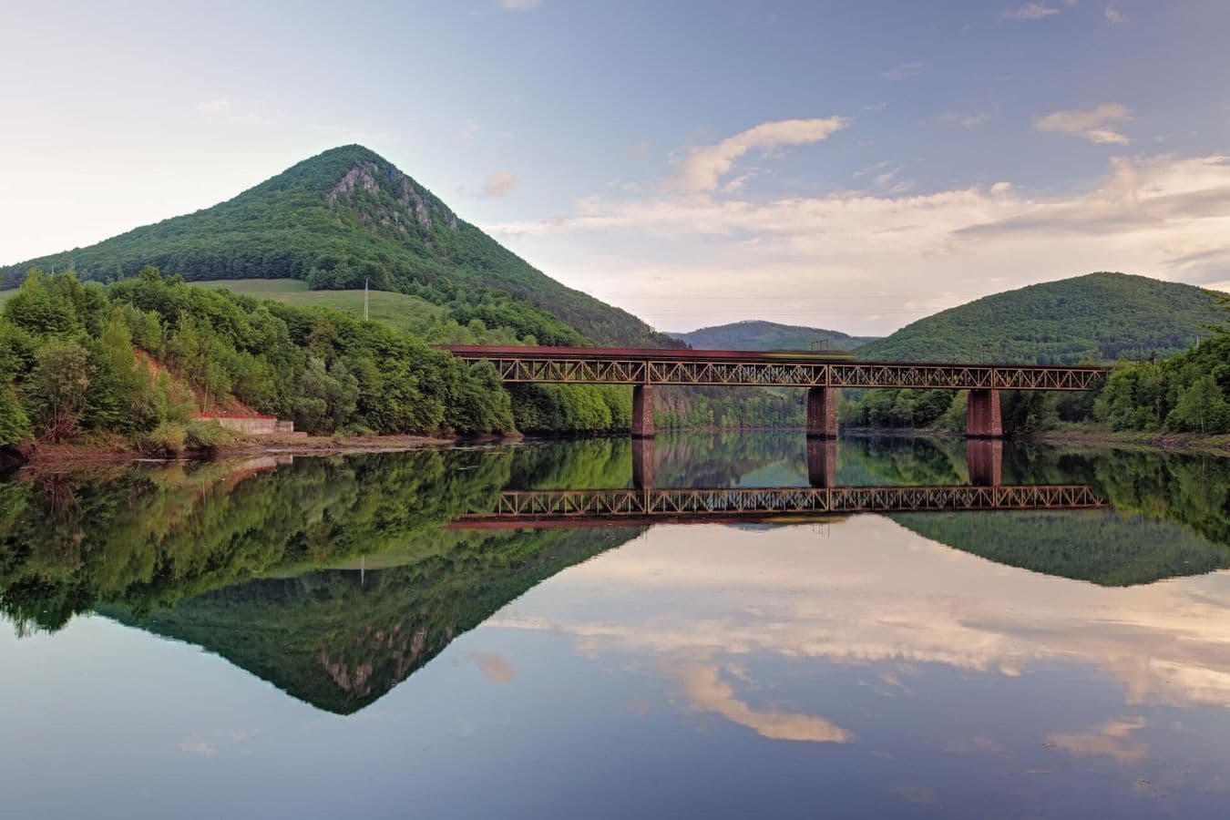 Nasadnite na Ružínsky expres a objavte tajomstvá z výšky i vodnej hladiny