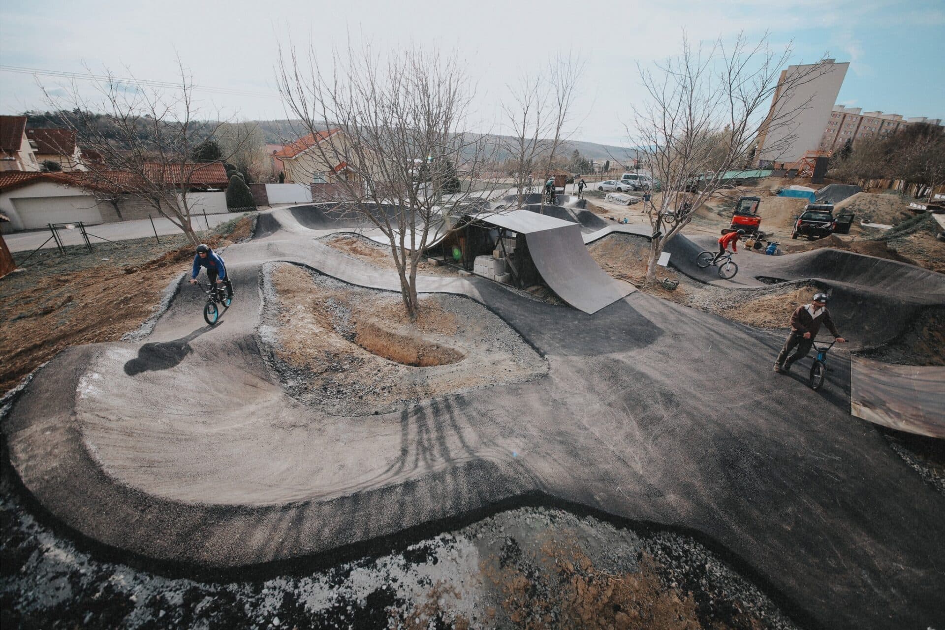 Pumptrack na sídlisku KVP dnes čaká oficiálne otvorenie (FOTO)