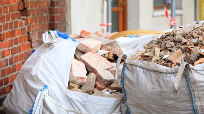 Od júla by sa mali upraviť poplatky za uloženie stavebných a demolačných odpadov na skládky odpadov