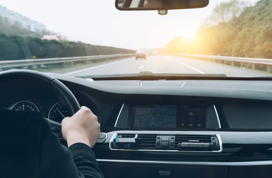 Využívate na pracovnú cestu vlastné auto? Finančná náhrada sa vám zvýši