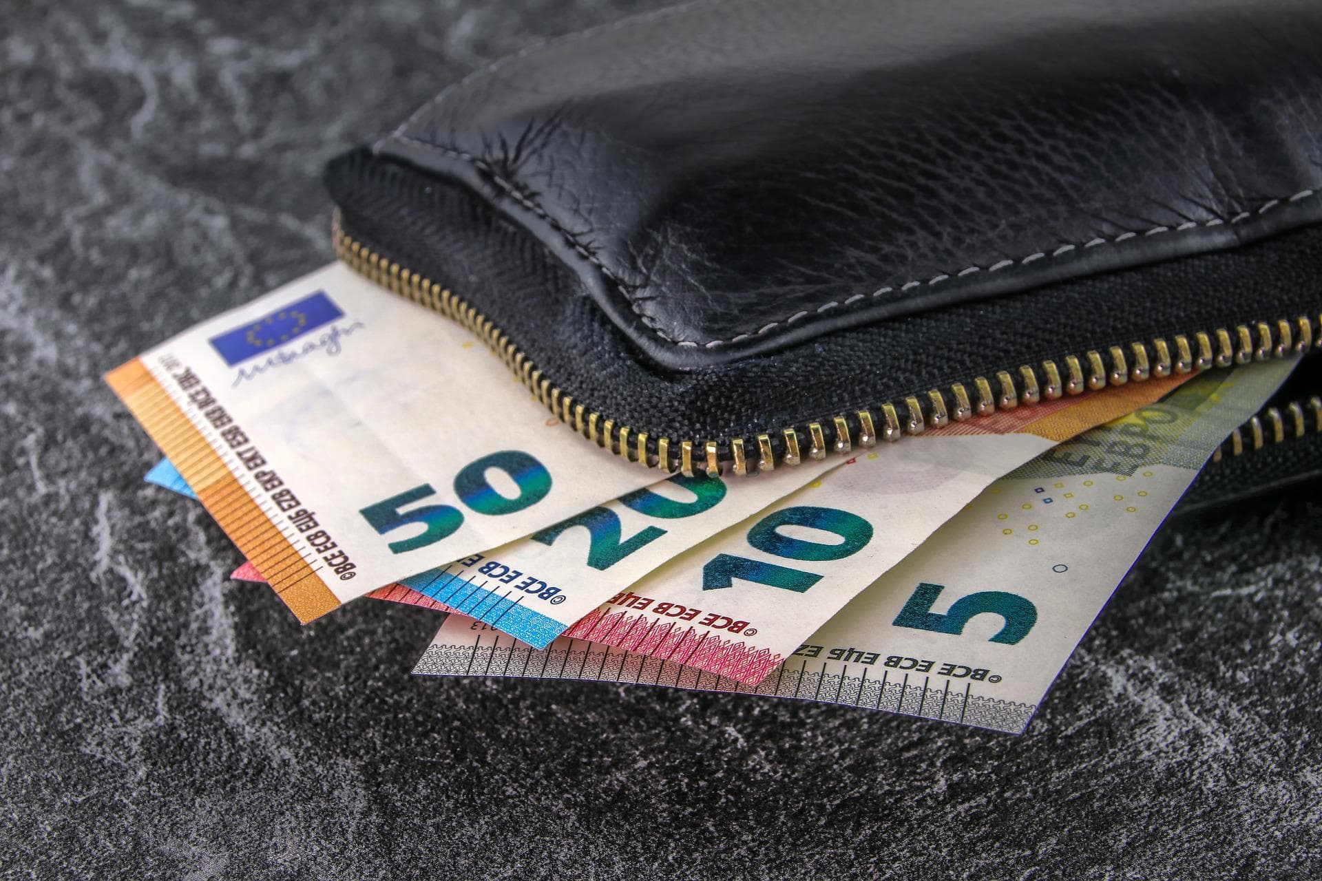 Počet poberateľov sociálnych dávok na Slovensku v júni klesol, dôvodom sú odídenci z Ukrajiny