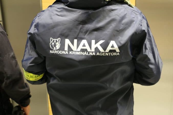 NAKA zasahuje vo viacerých krajoch Slovenka. Pravdepodobne ide o biznis s pohonnými hmotami