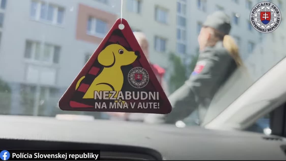 Na nebezpečenstvo ponechania dieťaťa či zvieraťa v aute chce upozorniť kampaňou
