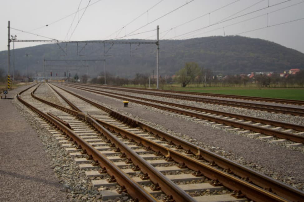 Hliadka mestskej polície zachránila život mužovi, ktorý chcel skočiť pod vlak