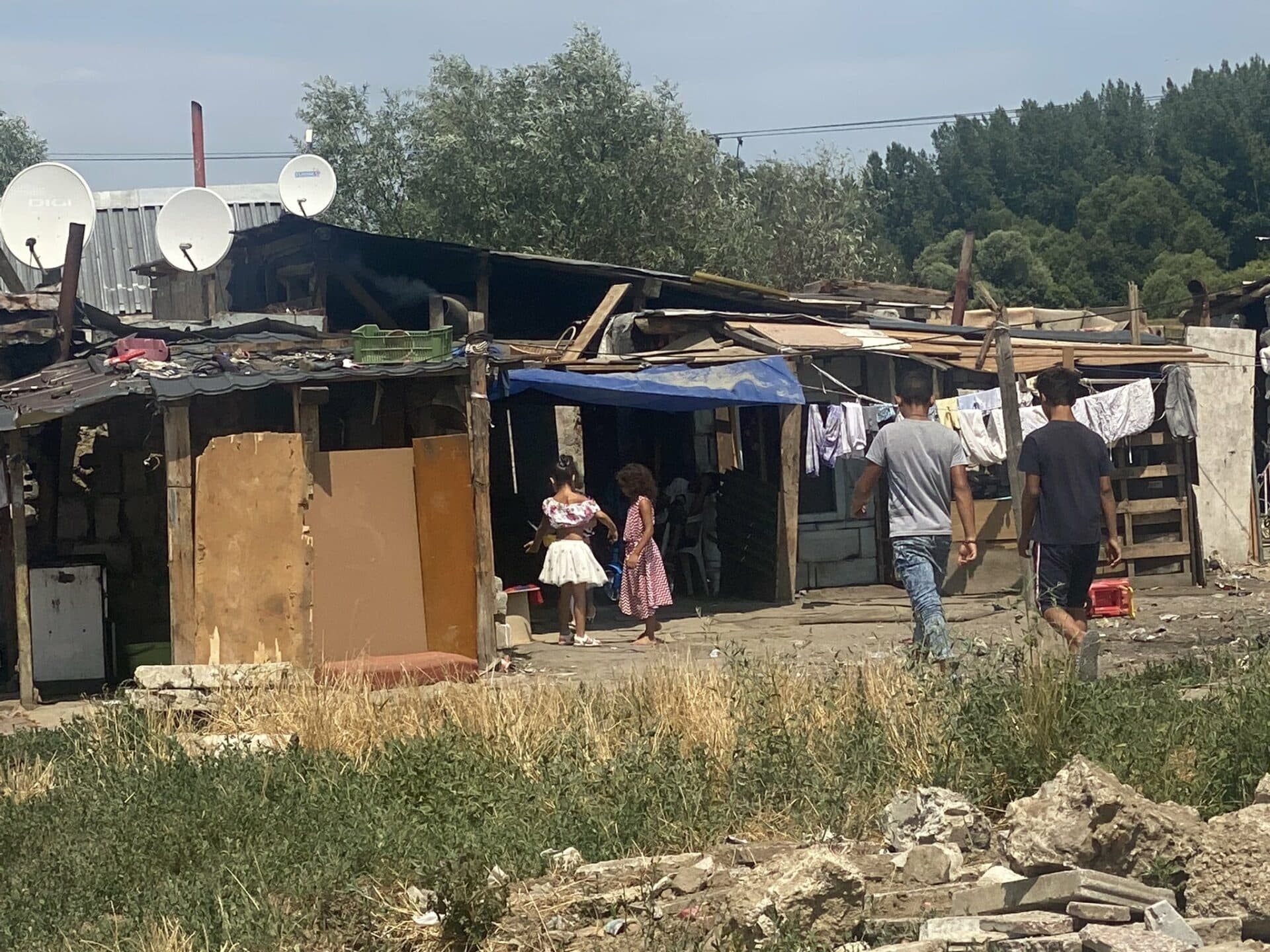 Situácia v osadách je absolútny škandál a hanba pre EÚ aj Slovensko, tvrdí predseda Výboru Európskeho parlamentu