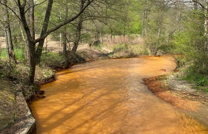 Greenpeace vykonala merania na rieke Slaná, podľa výsledkov je stále výrazne kontaminovaná arzénom