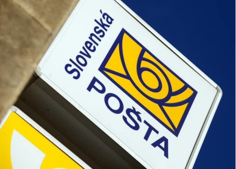Slovenská pošta vydala pri príležitosti 30. výročia vzniku SR známku Čestná stráž prezidentky SR