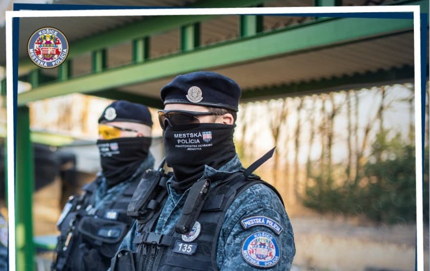 Na agresora a špekulanta z nelegálnej osady si posvietila košická mestská polícia