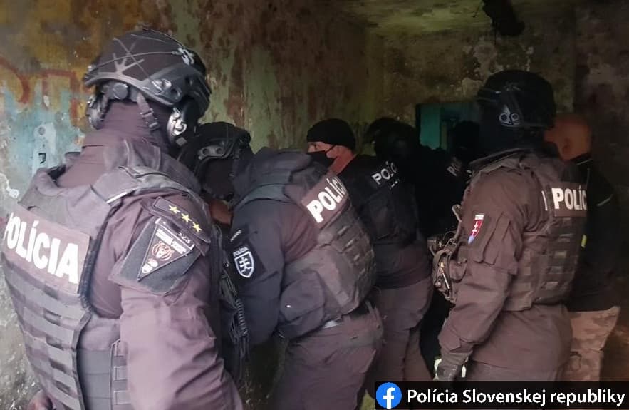 Veľká razia na východe Slovenska! Muži nútili mladé ženy k prostitúcii (FOTO)
